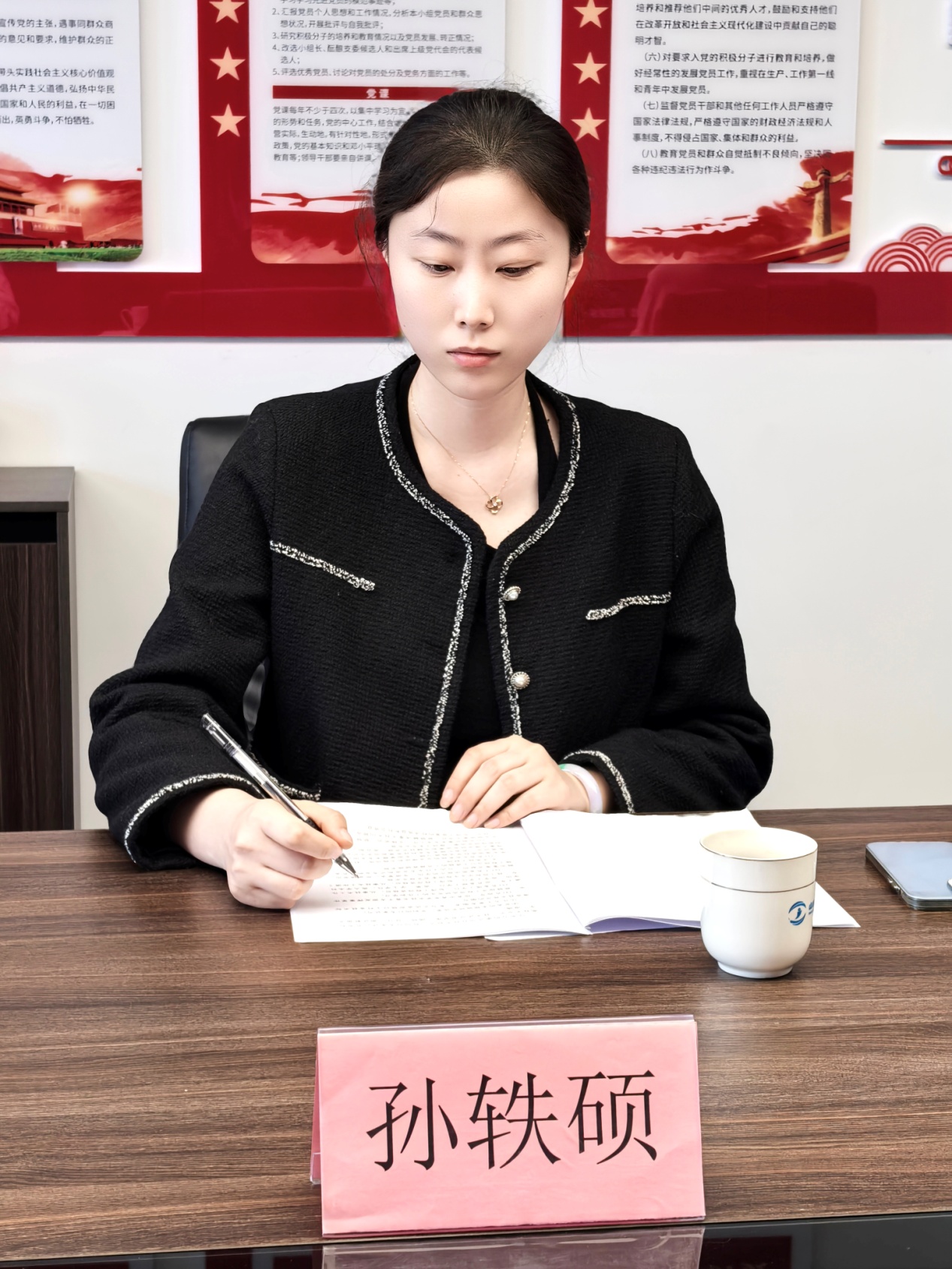 C:\Users\Administrator\Desktop\651dc440a2f483bacfc89063da8d125.jpg